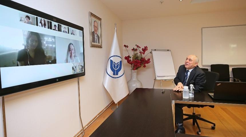 Rekt&ouml;r, &ouml;ğrencileri ile &ccedil;evrimi&ccedil;i platformda buluştu