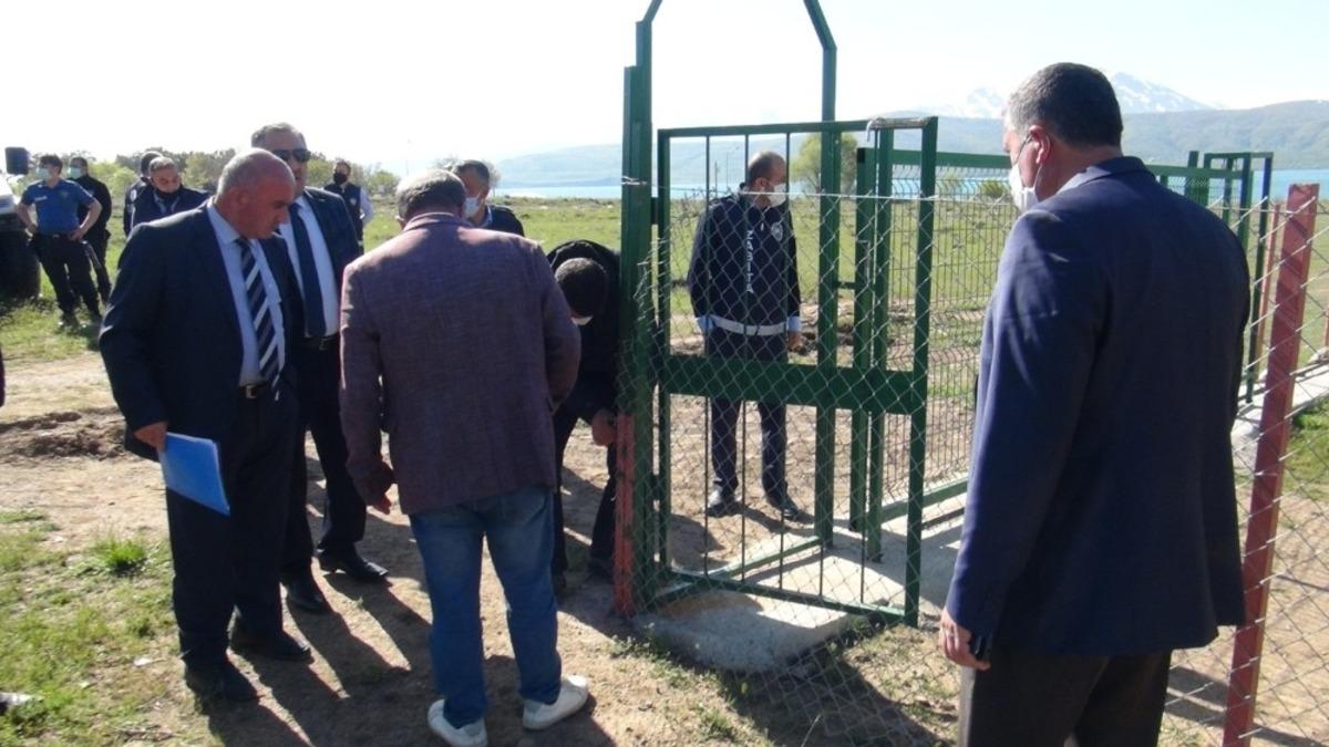 Van G&ouml;l&uuml; sahilindeki ka&ccedil;ak yapılar yıktırıldı