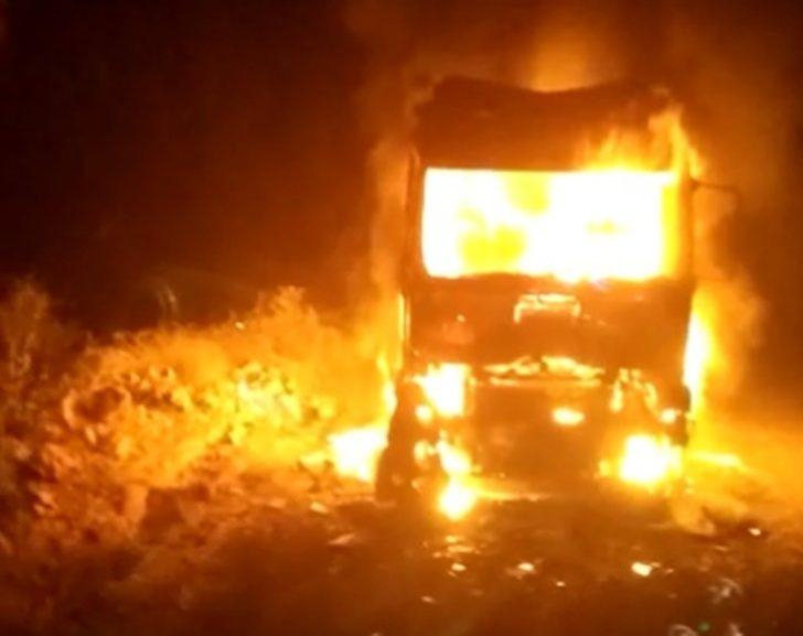 Mardin’de park halindeki tır alev alev yandı G1