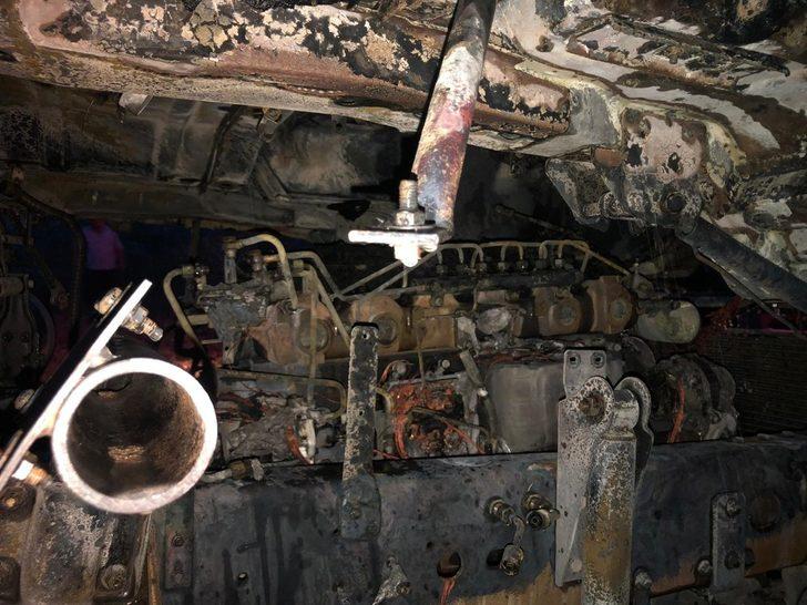 Mardin’de park halindeki tır alev alev yandı G4