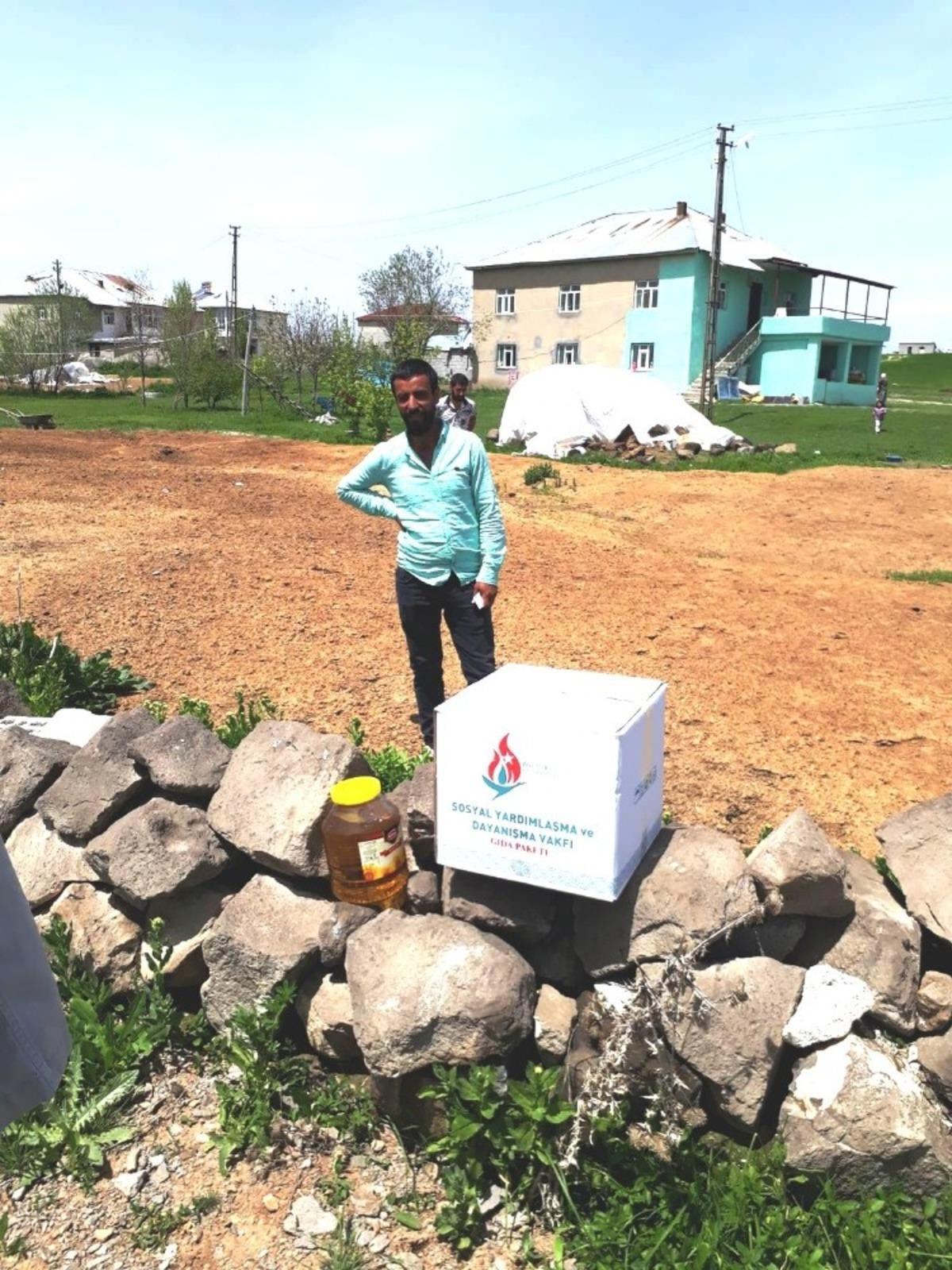 Bulanık Kaymakamlığından bin aileye gıda yardımı
