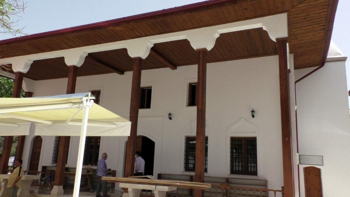 Tarihi Hacı Şeyh Camisinde restorasyon &ccedil;alışması tamamlanıyor