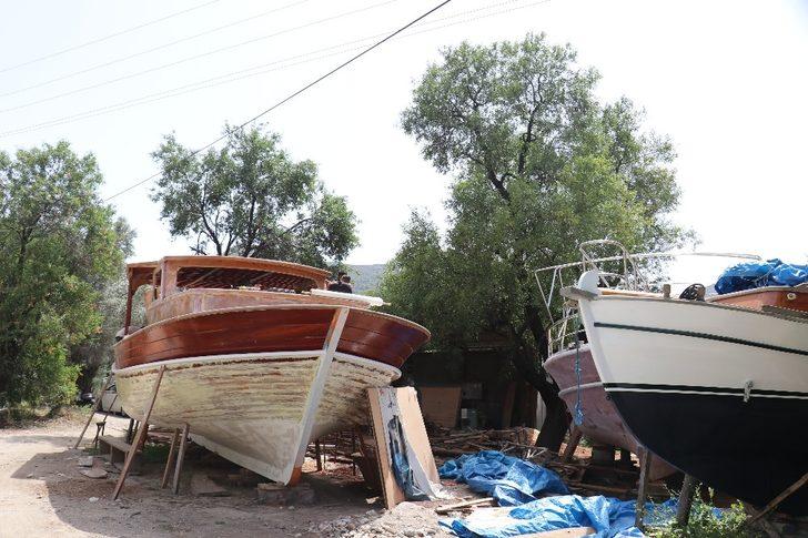 Evlerinin bahçesinde tekne yapıyorlar G2