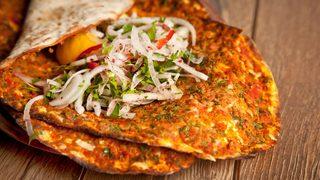 Hazır yufkadan lahmacun yapabilirsiniz! İşte pratik şekilde evde lahmacun yapmanın yolları...