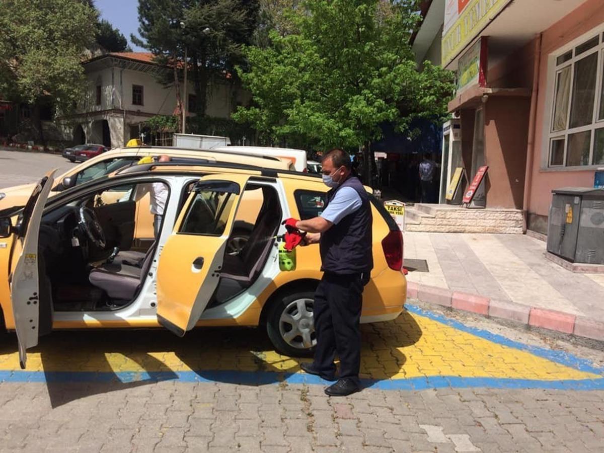 Şaphane&rsquo;de taksiler dezenfekte edildi