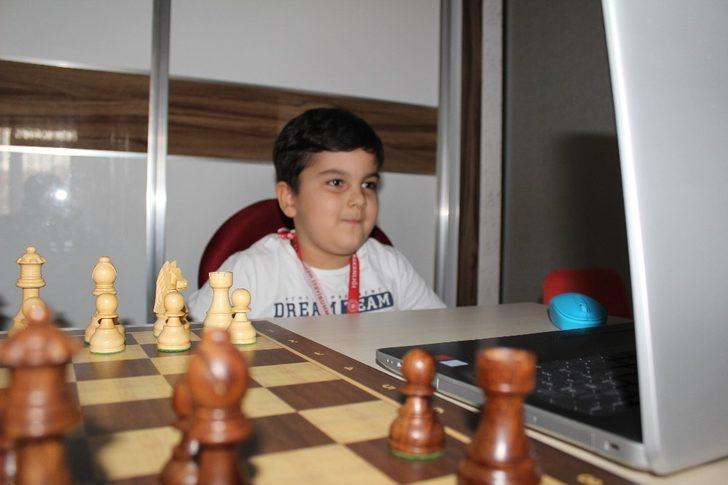 Evden çıkamayan çocuklara online satranç eğitimi G5