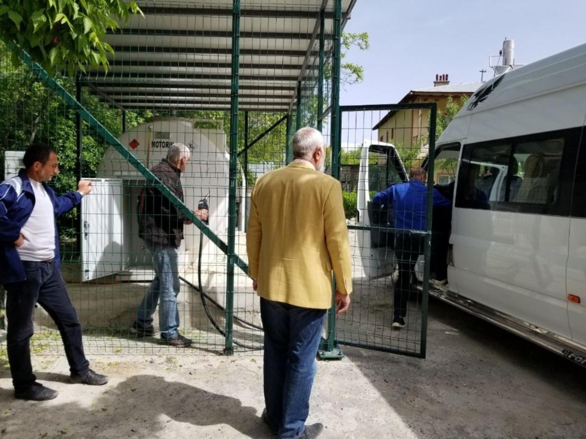 Belediyeden minib&uuml;s&ccedil;&uuml;lere 10 litre mazot desteği