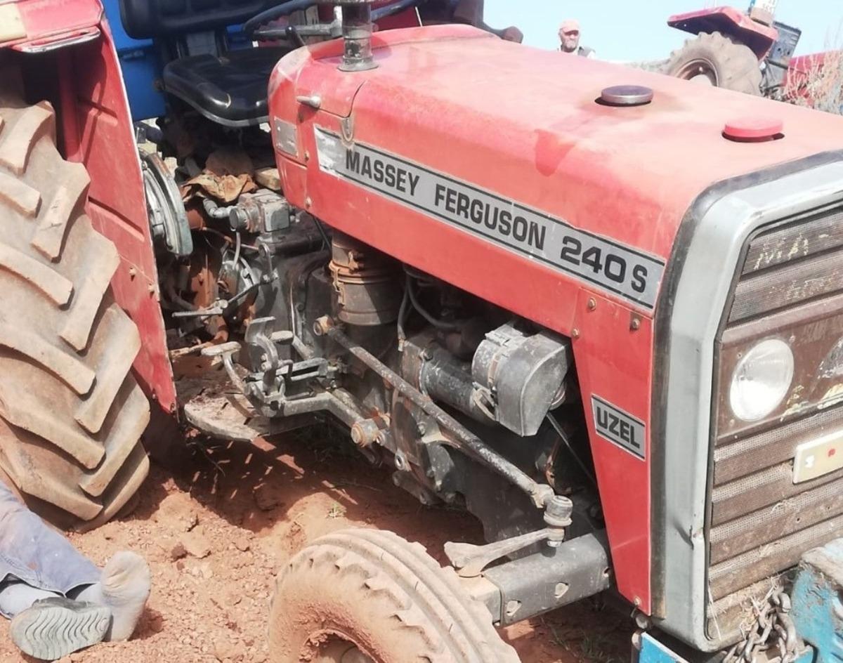 Devrilen trakt&ouml;r&uuml;n altında can verdi