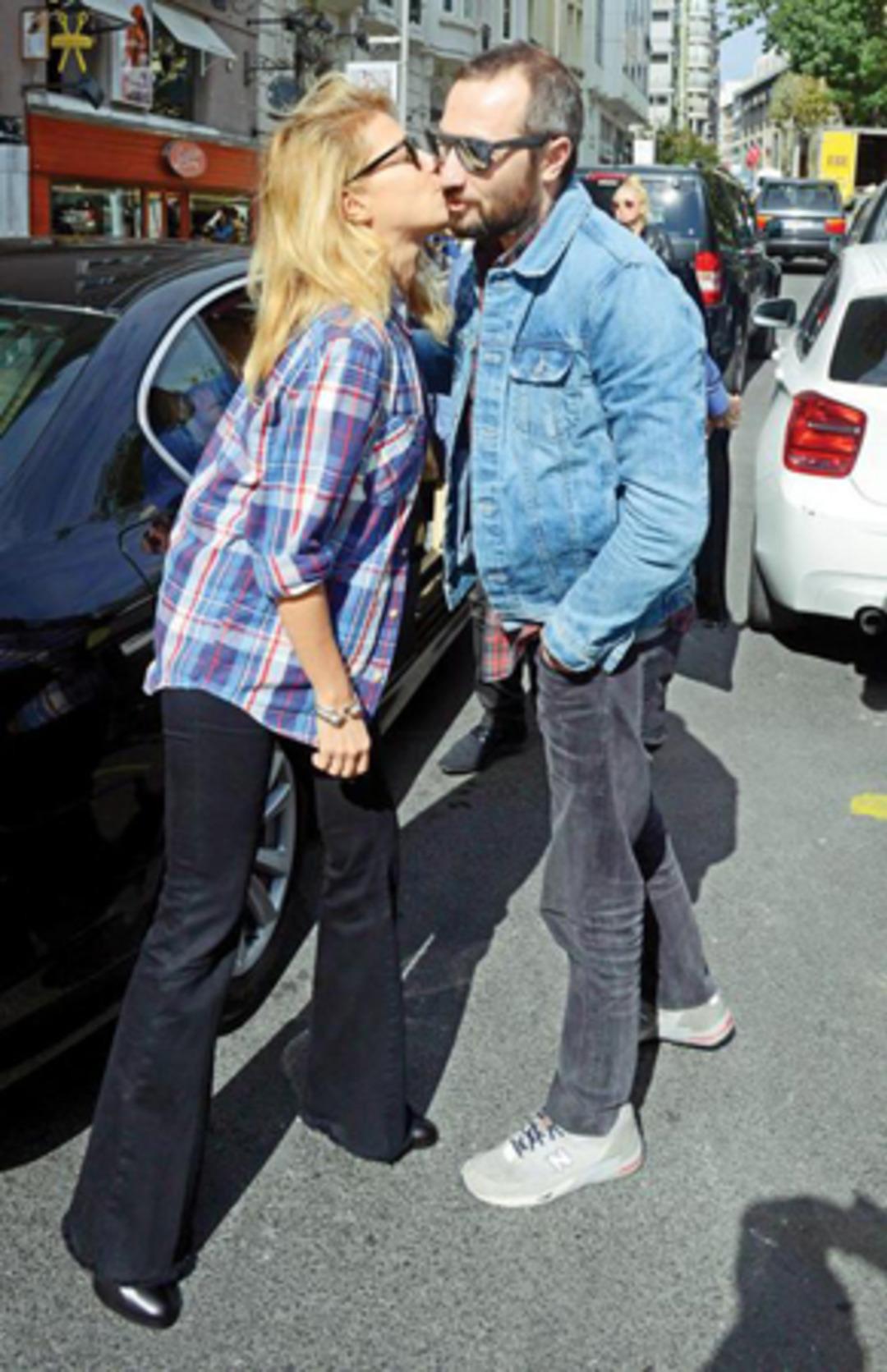 Burcu Esmersoy'dan veda &ouml;p&uuml;c&uuml;ğ&uuml;