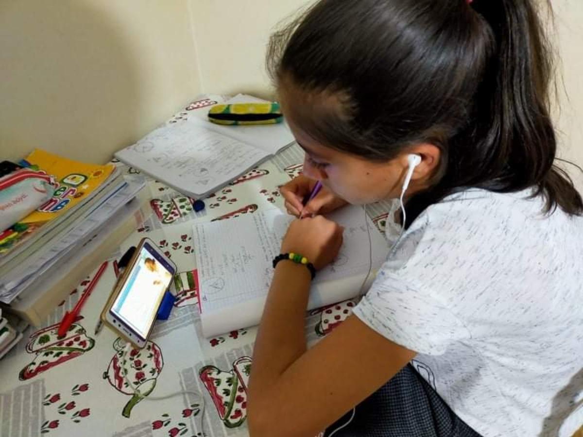 &Ccedil;&uuml;ng&uuml;ş Evde Okuyor Projesi start aldı