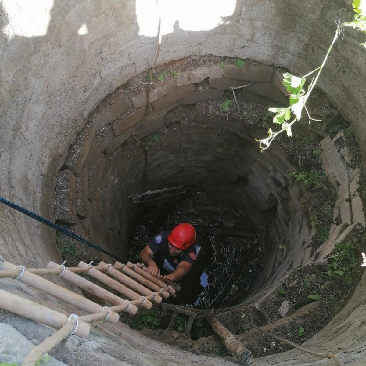 Kuyuya d&uuml;şen inek, itfaiye ekipleri tarafından kurtarıldı