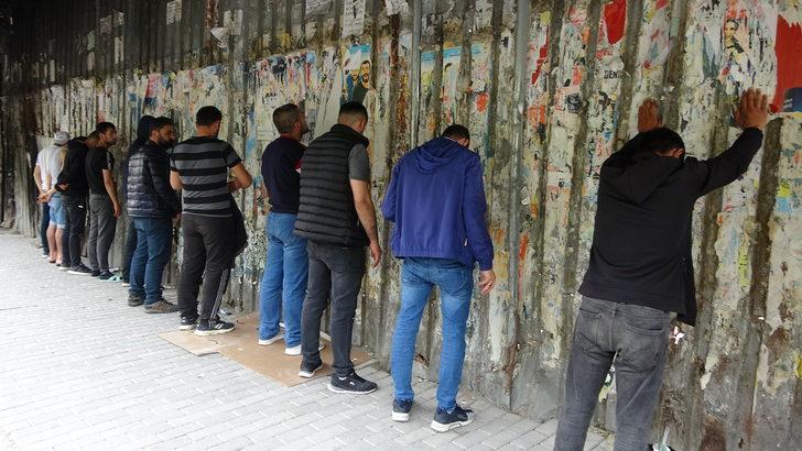 Beyoğlu'nda pes dedirten olay! 13 kişi topluca geziyorlar G2