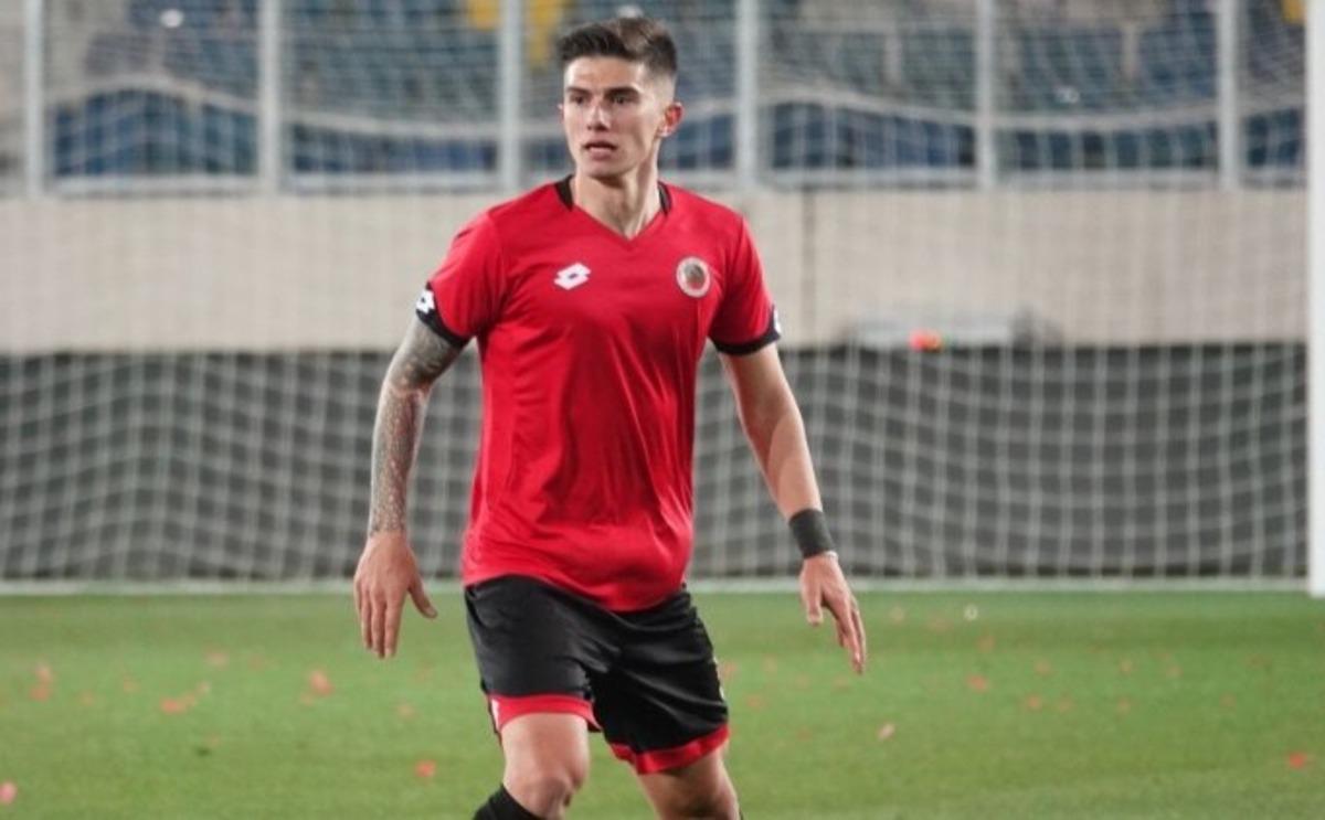 Fenerbah&ccedil;e'den bir transfer bombası daha! Berat &Ouml;zdemir...