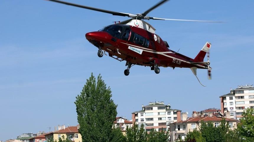 Doğuma hava ambulansı ile yetişti