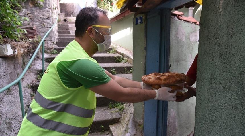 İzmit&rsquo;te ihtiya&ccedil; sahiplerinin iftar sofrası aşsız kalmıyor