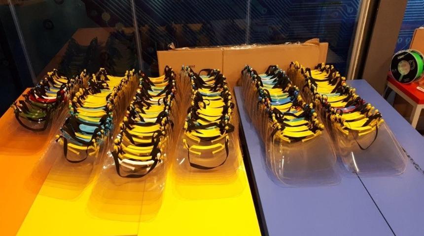 Bilim Merkezi ve g&ouml;n&uuml;ll&uuml; vatandaşlardan 5 bin siperlik