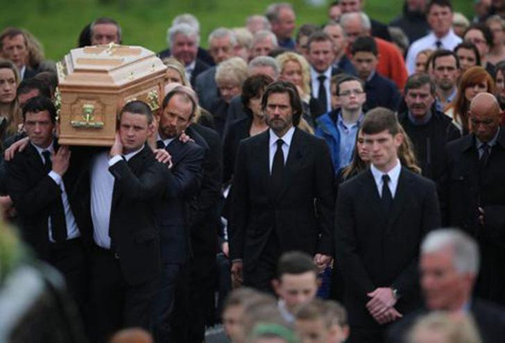 Jim Carrey intihar eden sevgilisinin cenazesine katıldı G2