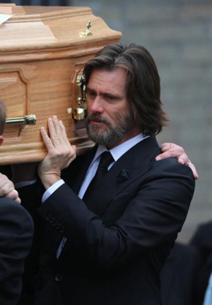 Jim Carrey intihar eden sevgilisinin cenazesine katıldı G3