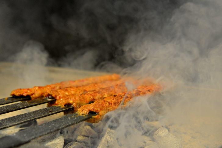 Adanalı, kokoreçten de kıyma kebap yaptı G3