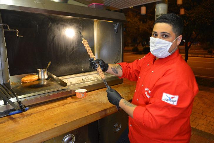 Adanalı, kokoreçten de kıyma kebap yaptı G5