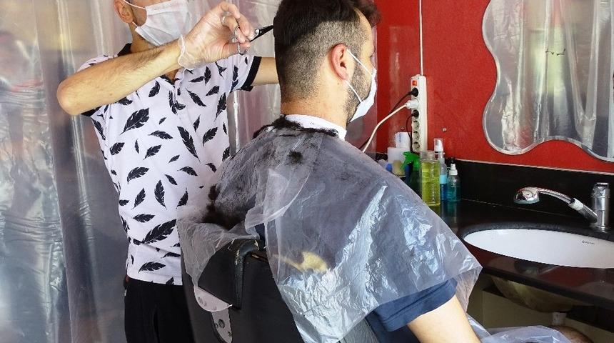 Hisarcıklı berber ve kuaförler iş yerlerini 1 hafta gecikmeli açtı