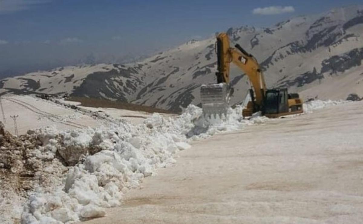 5 metreye ulaştı! Mayıs ayında zorlu kar m&uuml;cadelesi