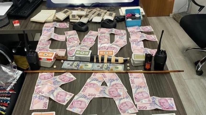 Kumar baskınında 25 bin 650 TL ve 200 dolar ele ge&ccedil;irildi