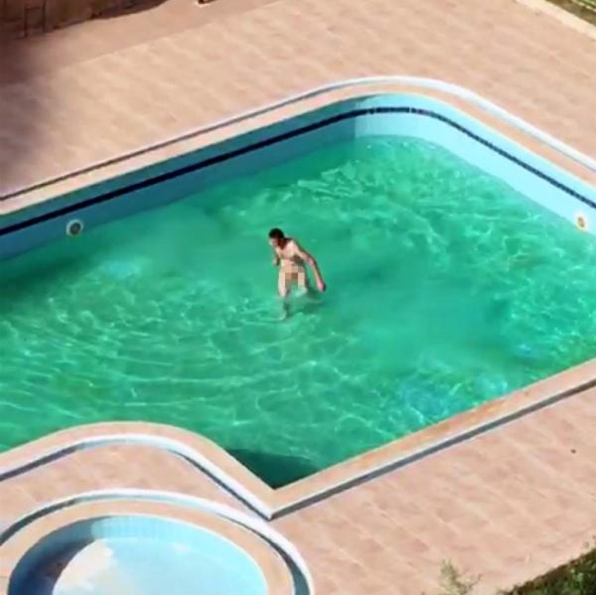 Antalya'da turist alkol&uuml; ka&ccedil;ırdı! &Ccedil;ırıl&ccedil;ıplak havuza atladı