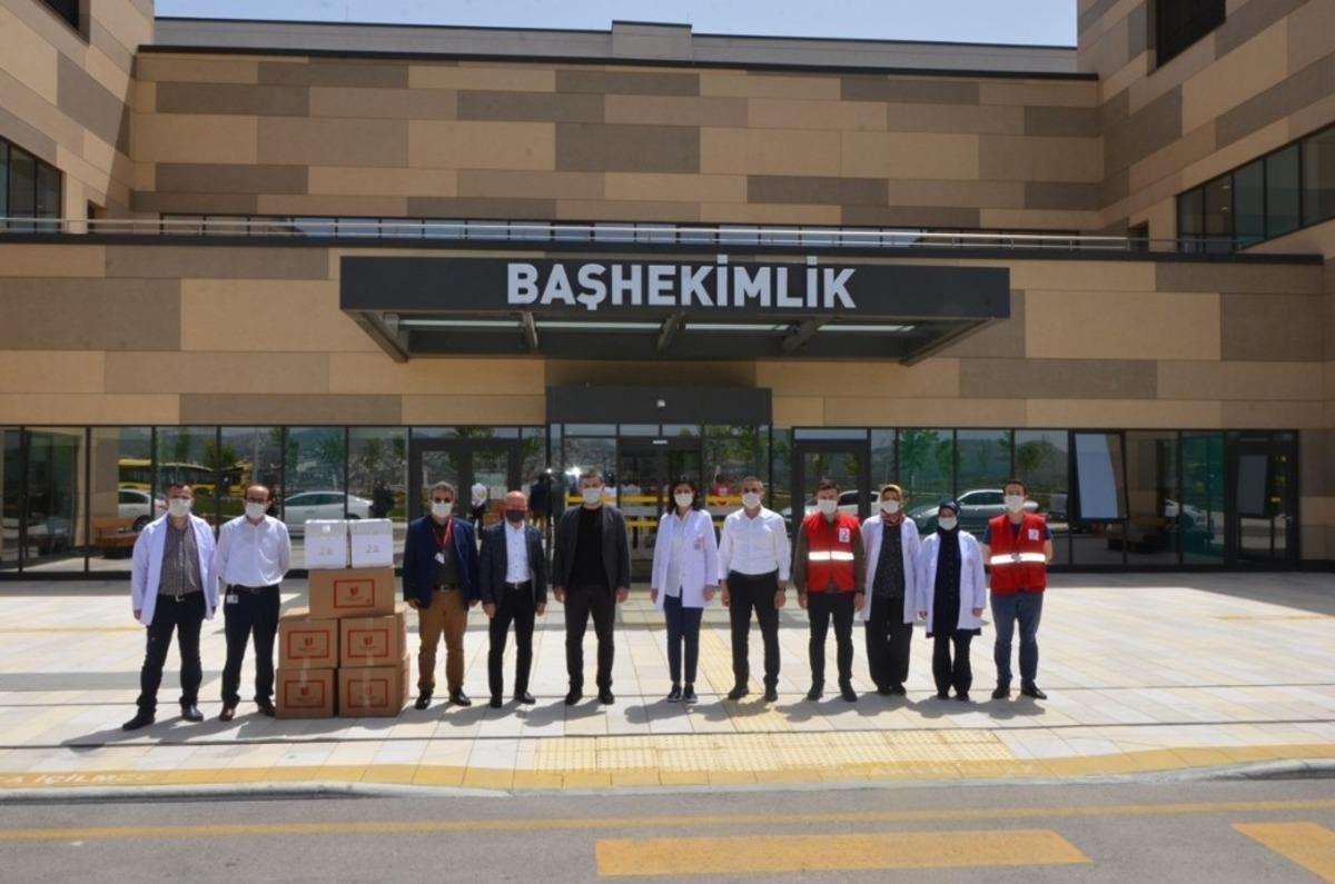 Kızılay&rsquo;dan sağlık &ccedil;alışanlarına maske ve siperlik desteği