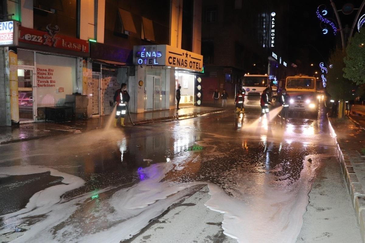 Ağrı Belediyesi bayram temizliğine başladı