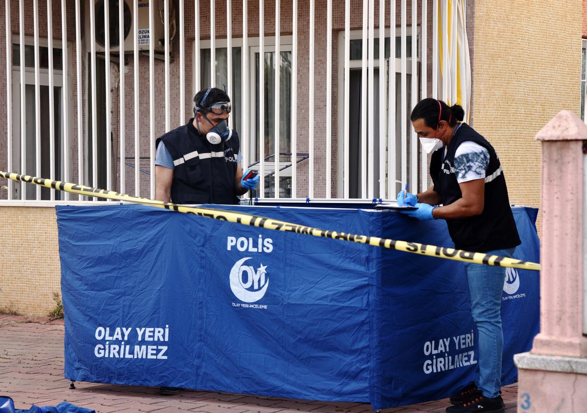 Annesinin cesedi başında 'Sen &ouml;lemezsin' diyerek g&ouml;zyaşı d&ouml;kt&uuml;