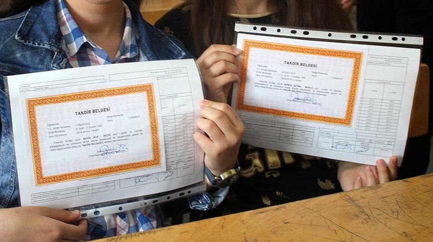 Lise mezunlarına diploma ne zaman alacak? 2020 Öğrenciler takdir ve teşekkür belgelerini ne zaman alacak?