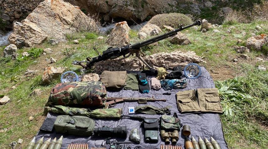 Başkale'de PKK'ya ait silah ve mühimmat ele geçirildi