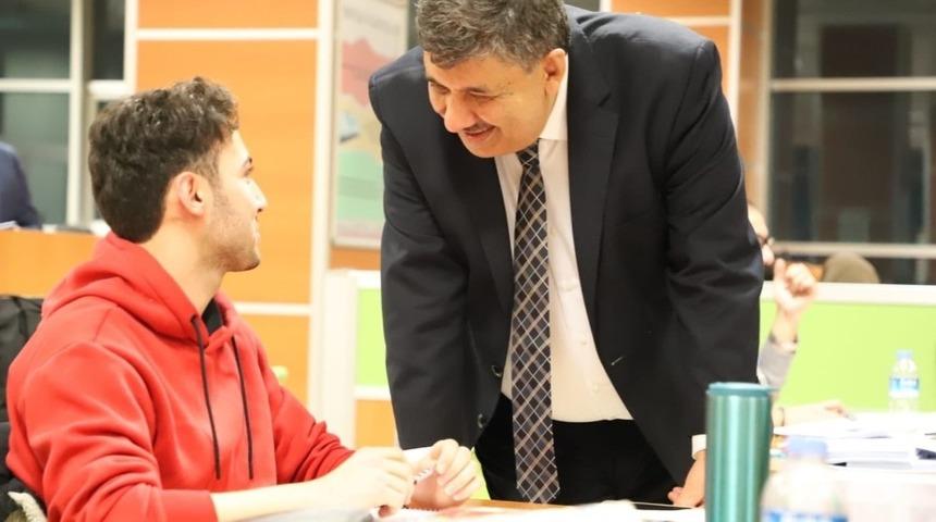 Rektör Sade: “Gençlerimizin azim ve kararlılığı, bizleri en gelişmiş medeniyetler seviyesine taşıyacaktır”