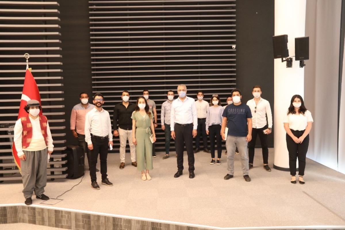 Başkan Tarhan gen&ccedil;lerle buluştu