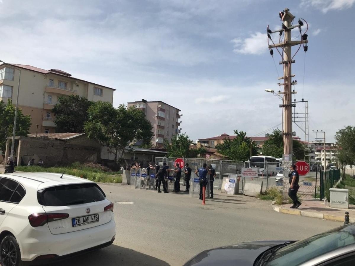 G&ouml;revden alınan HDP&rsquo;li Iğdır Belediye Başkanı Akkuş tutuklandı