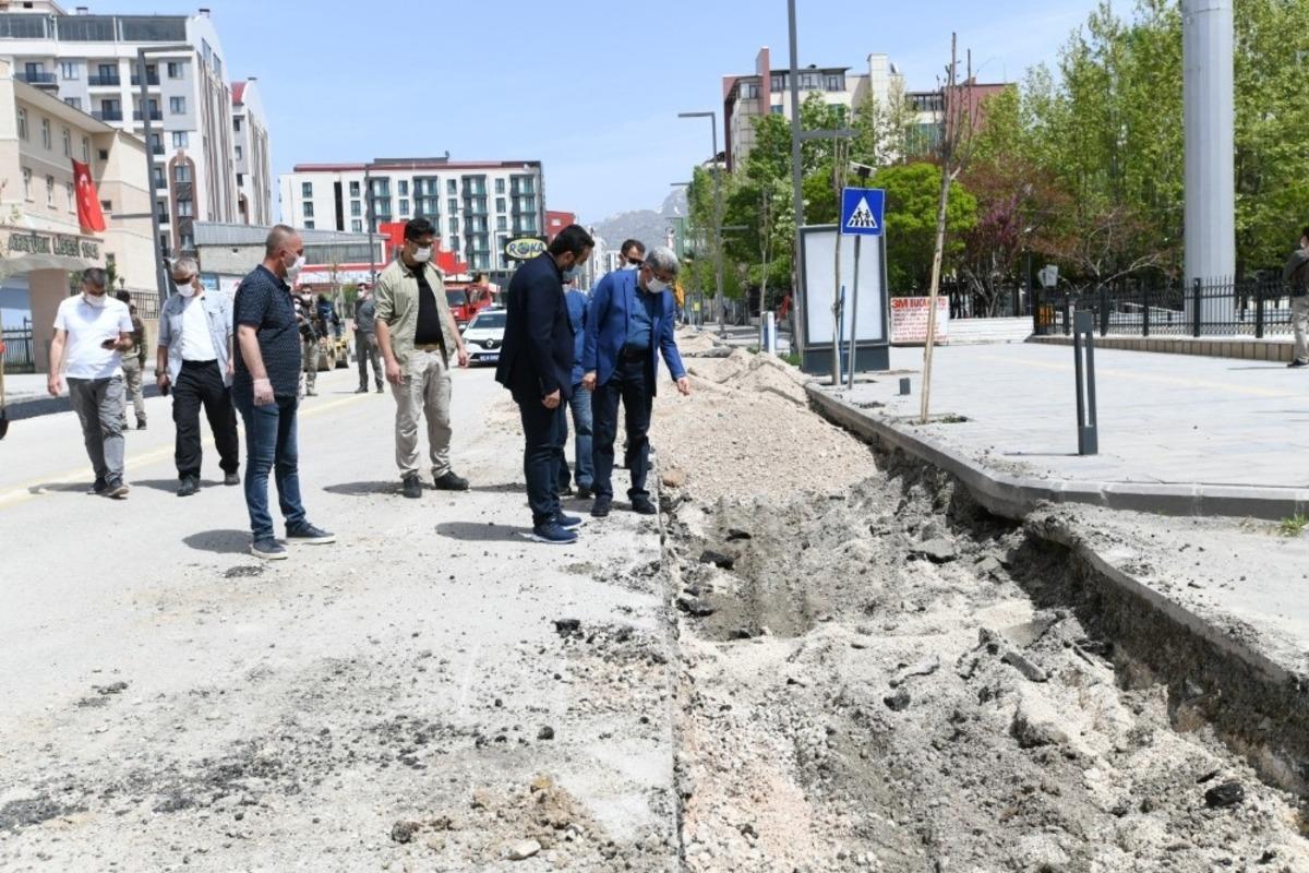 Vali Bilmez asfalt &ccedil;alışmalarını inceledi