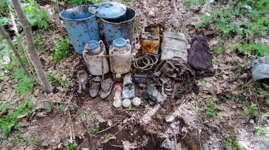 Bitlis&rsquo;te ter&ouml;r &ouml;rg&uuml;t&uuml;nce araziye gizlenmiş malzeme ele ge&ccedil;irildi