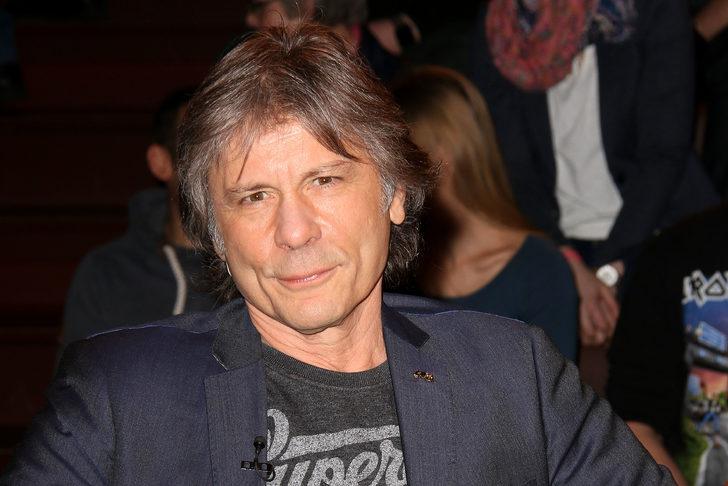 Iron Maiden'ın solisti Bruce Dickinson'ın ayrı yaşadığı eşi Paddy Bowden evinde ölü bulundu