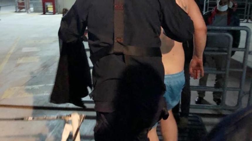 Gemideki aş&ccedil;ı kendine bı&ccedil;akla zarar verdi