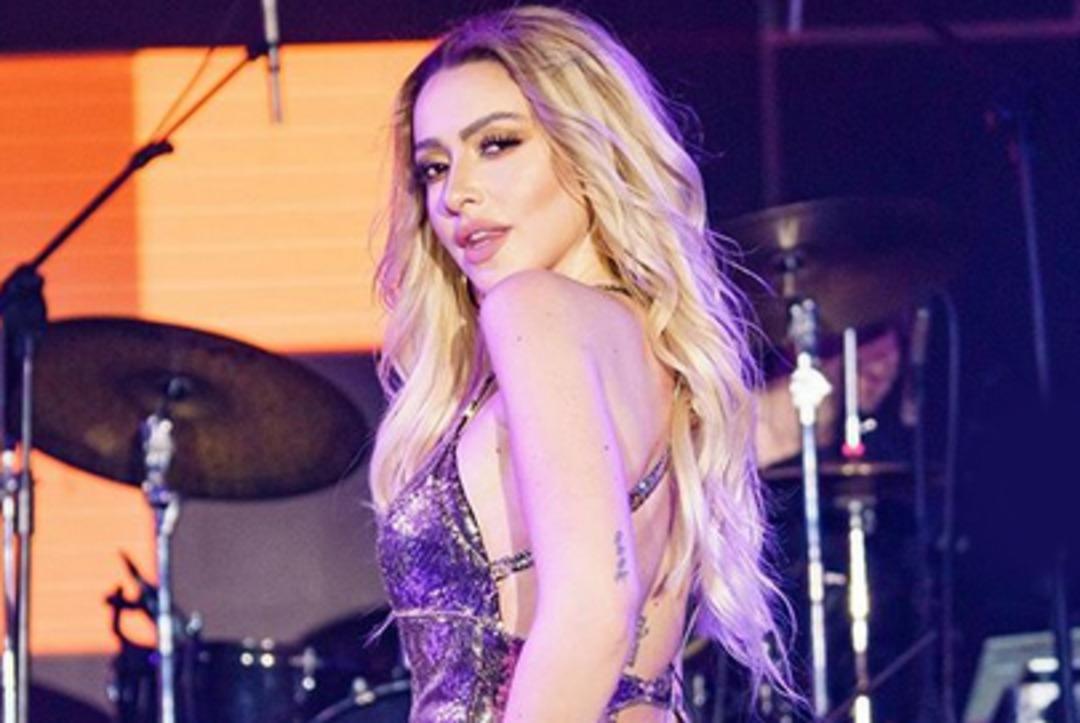 Hadise'nin karantina pozlarına hayranları beğeni yağdırdı