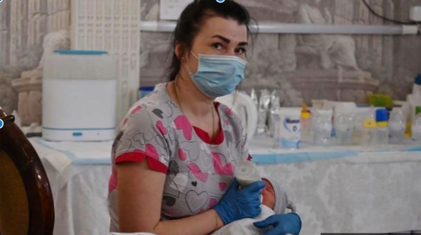 Salgın nedeniyle Ukrayna'da taşıyıcı anneden doğan &ccedil;ocuğuna kavuşamayan Arjantinli Flavia: Oğlum doğalı haftalar oldu ve ben hala ona kavuşamadım