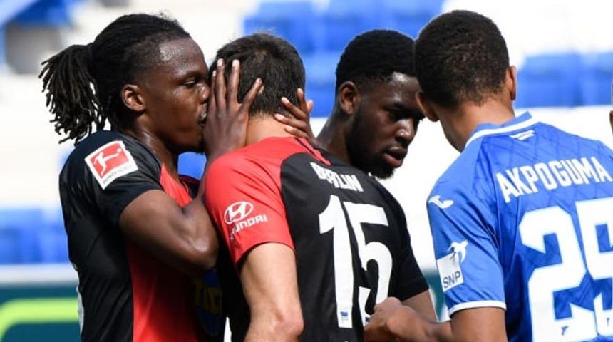 O Futbolcudan ilginç açıklama! "Öpmedim taktik verdim"