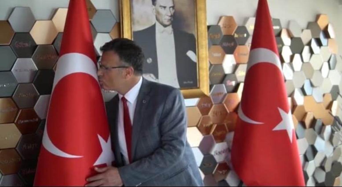 Alaşehir Belediye personeli &rsquo;Gen&ccedil;liğe hitabeyi&rsquo; okuyup klip &ccedil;ekti