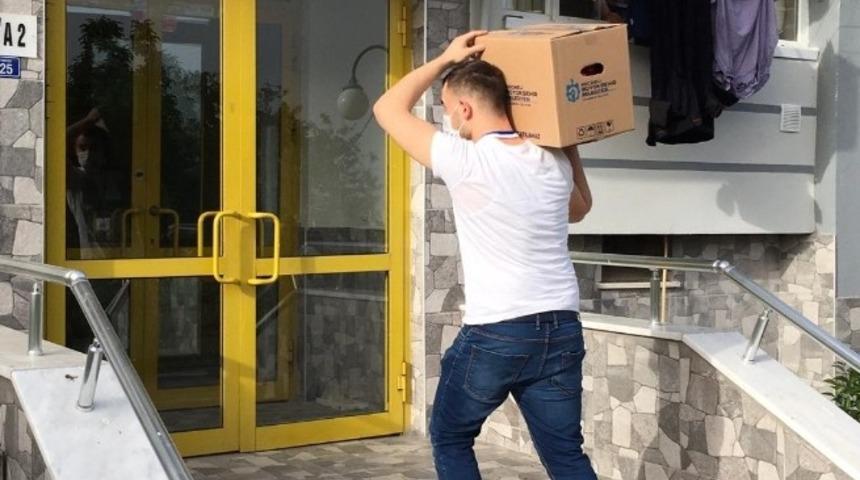 İşsiz kalan vatandaşa ve ailesine B&uuml;y&uuml;kşehirden yardım kolisi