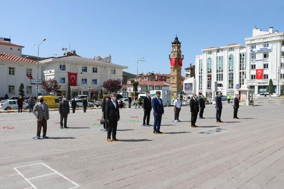 Yozgat&rsquo;ta 19 Mayıs, sosyal mesafeli ve maskeli kutlandı