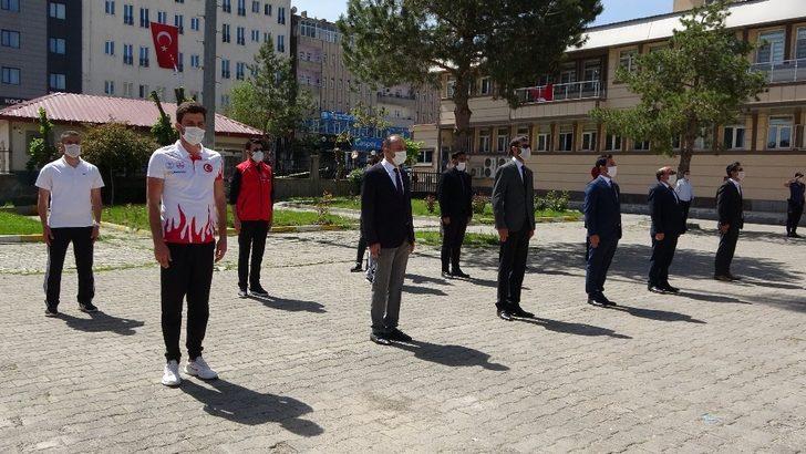 Muş’ta 19 Mayıs sosyal mesafeli kutlandı G3