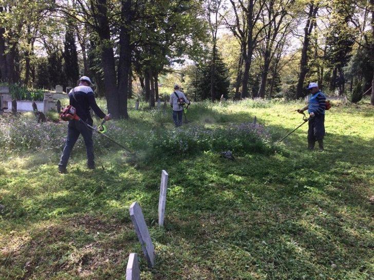 Bayram öncesi mezarlıklar  temizleniyor G1