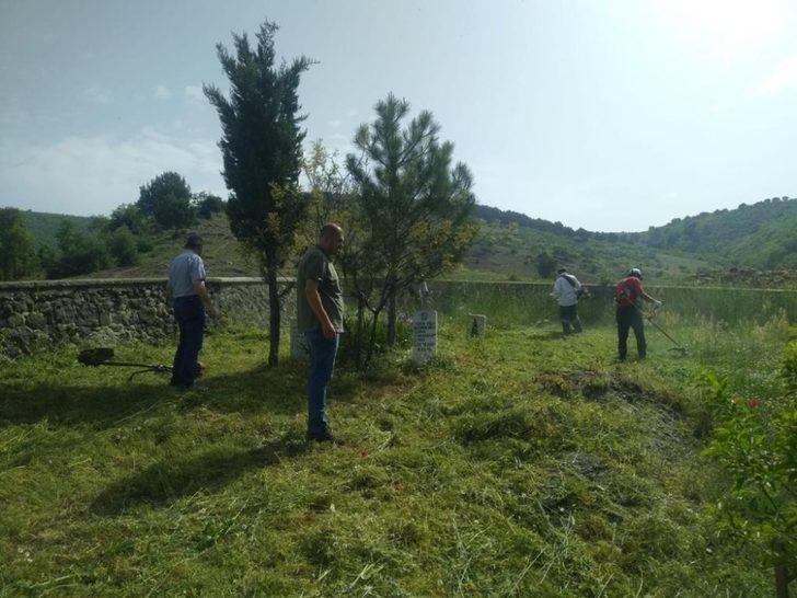 Bayram öncesi mezarlıklar  temizleniyor G2