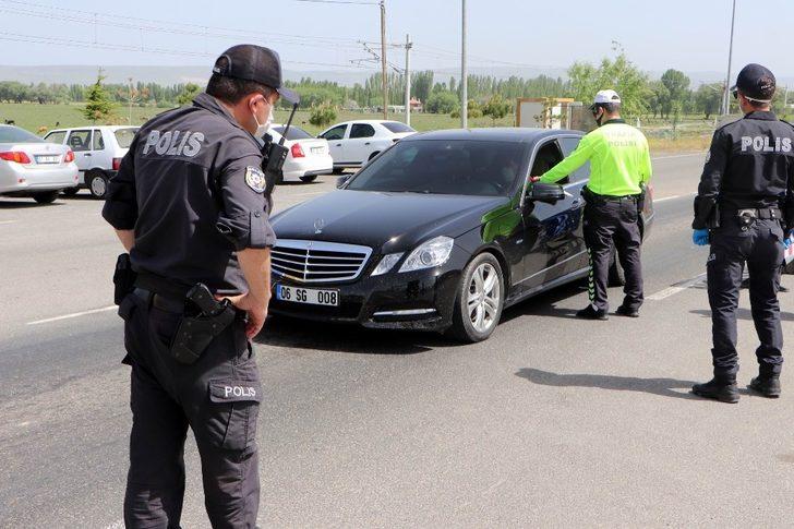 Giriş çıkış yasağının uzatıldığı Kayseri’de denetimler aralıksız sürüyor G3